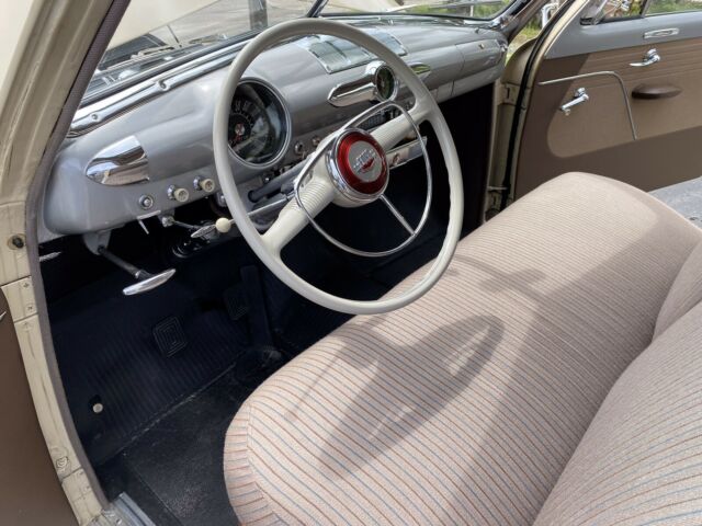 Ford Custom 1950 image number 18