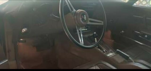 Chevrolet Corvette 1972 image number 32
