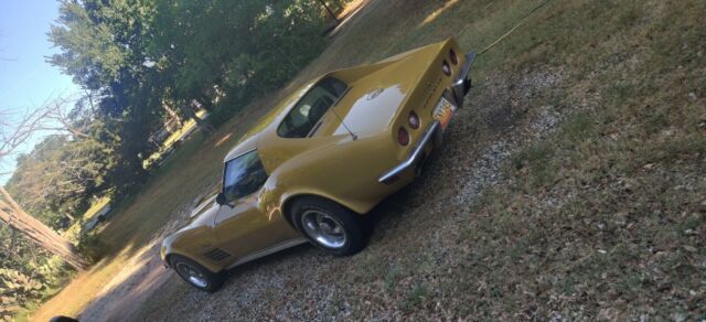Chevrolet Corvette 1972 image number 8