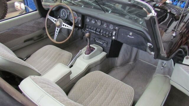 Jaguar E-Type 1970 image number 33