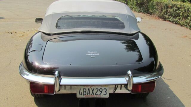 Jaguar E-Type 1970 image number 6
