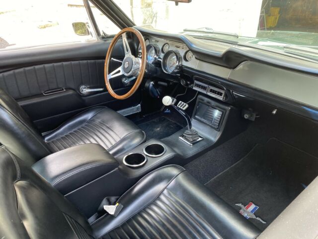 Ford Mustang 1967 image number 12