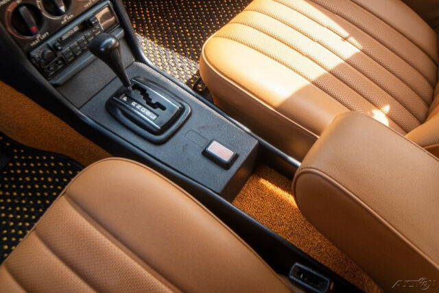Mercedes-Benz 200-Series 1979 image number 37