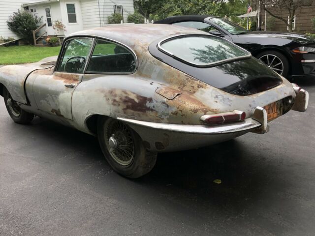 Jaguar E-Type XK-E 1965 image number 3