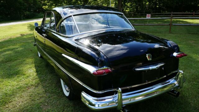 Ford Crown Victoria 1951 image number 3
