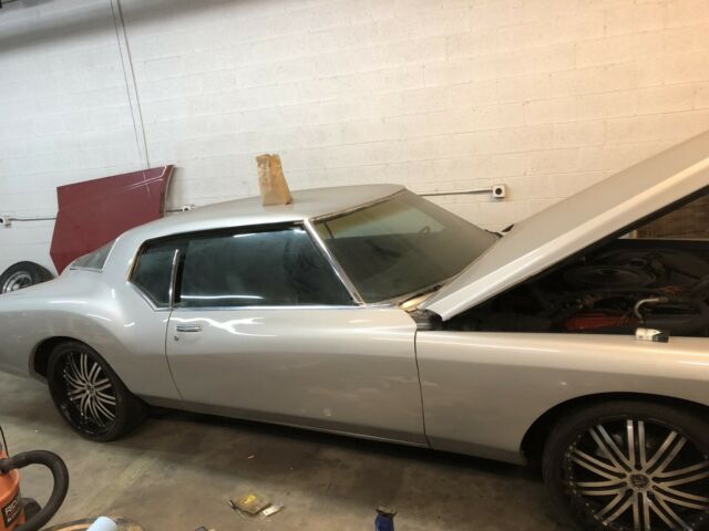 Buick Riviera 1972 image number 0