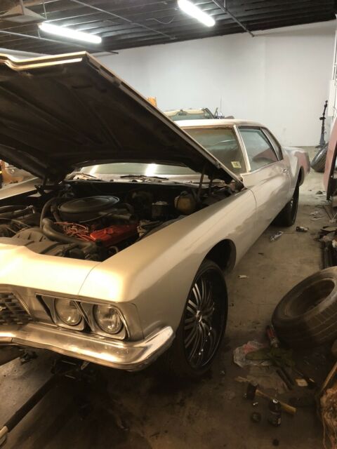 Buick Riviera 1972 image number 13