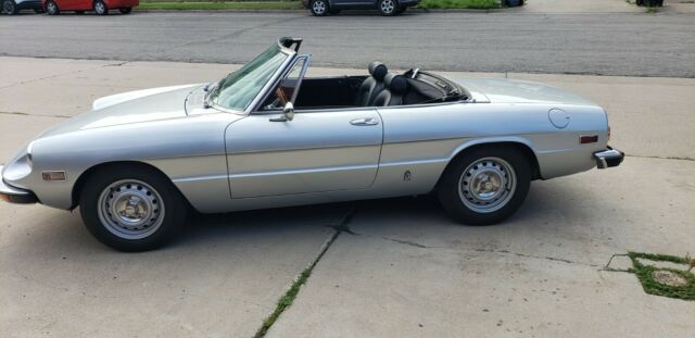 Alfa Romeo Spider 1973 image number 13