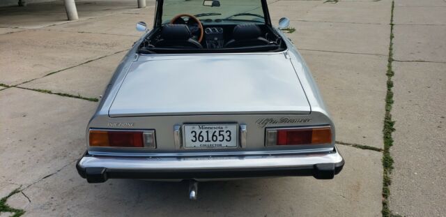 Alfa Romeo Spider 1973 image number 6