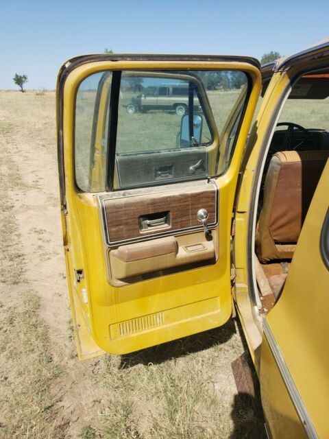 GMC Suburban 1974 image number 33