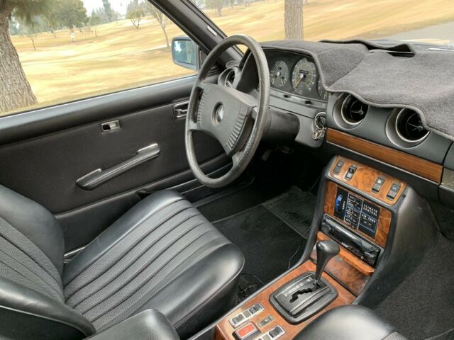 Mercedes-Benz 300-Series 1979 image number 12