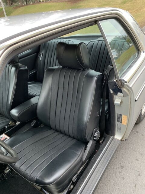 Mercedes-Benz 300-Series 1979 image number 16