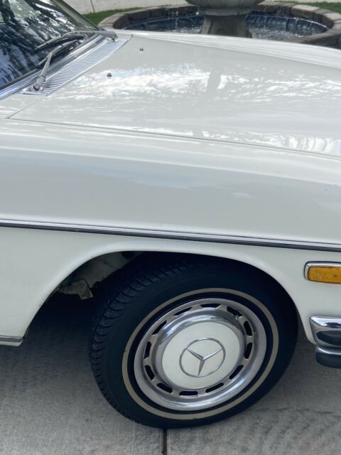 Mercedes-Benz 250C 1972 image number 16