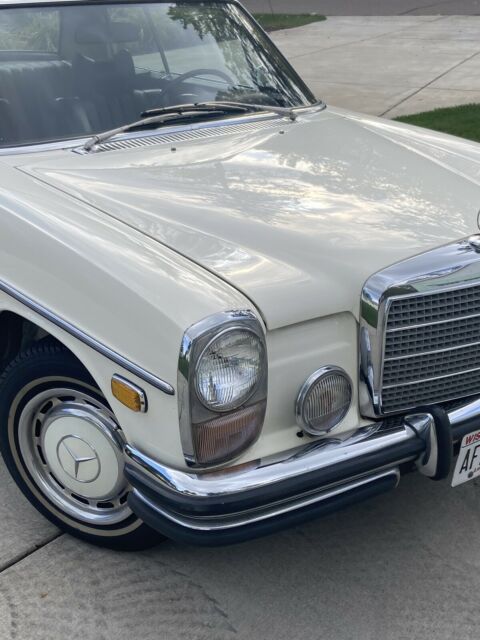 Mercedes-Benz 250C 1972 image number 17