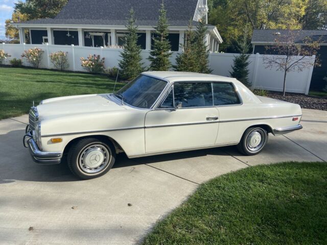 Mercedes-Benz 250C 1972 image number 34