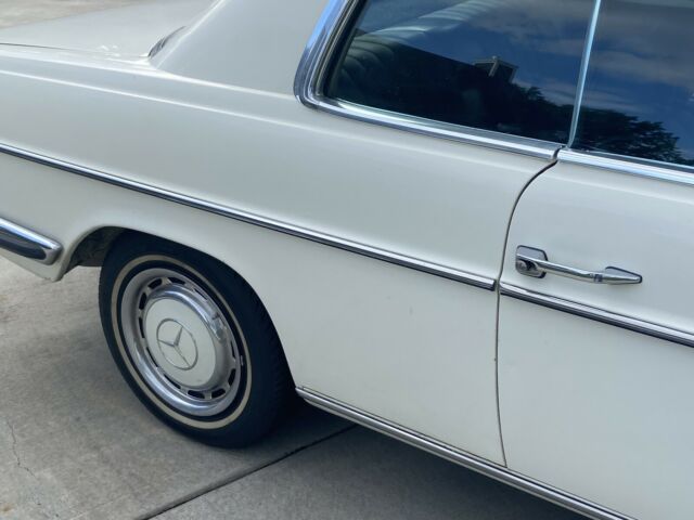Mercedes-Benz 250C 1972 image number 38