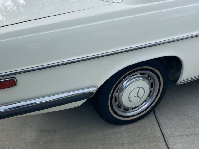 Mercedes-Benz 250C 1972 image number 9