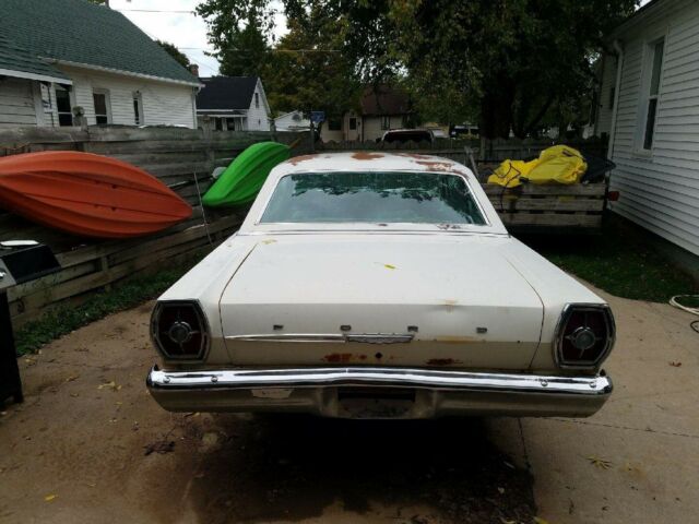 Ford Galaxie 1965 image number 3