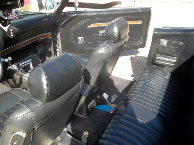 Ford Galaxie 1970 image number 13