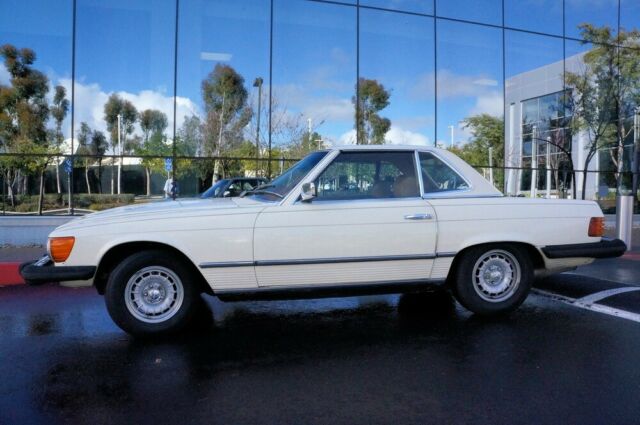 Mercedes-Benz SL-Class 1977 image number 11