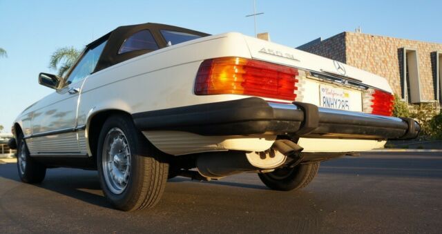 Mercedes-Benz SL-Class 1977 image number 13