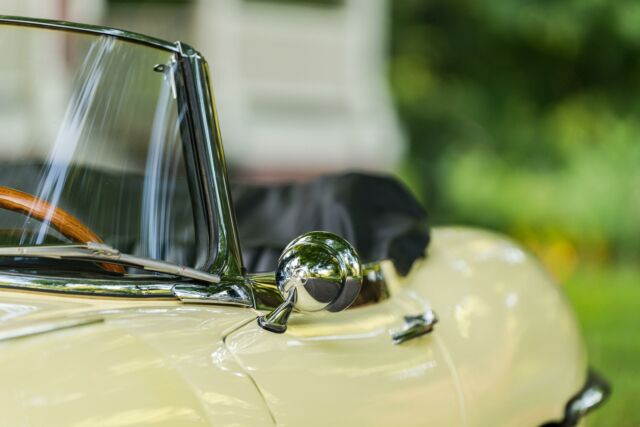 Jaguar E-Type Roadster 1967 image number 13