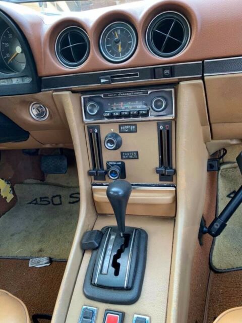 Mercedes-Benz 400-Series 1973 image number 22