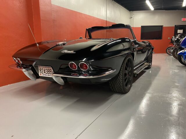 Chevrolet Corvette 1965 image number 12