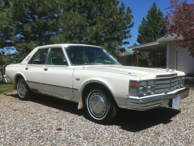 Chrysler LeBaron 1979 image number 1