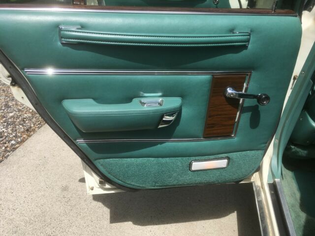 Chrysler LeBaron 1979 image number 16
