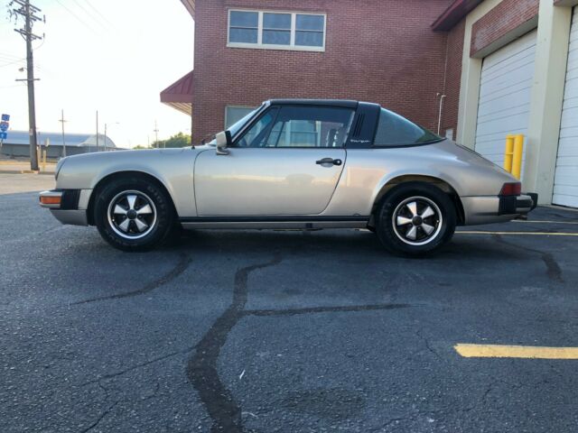 Porsche 911 1977 image number 25