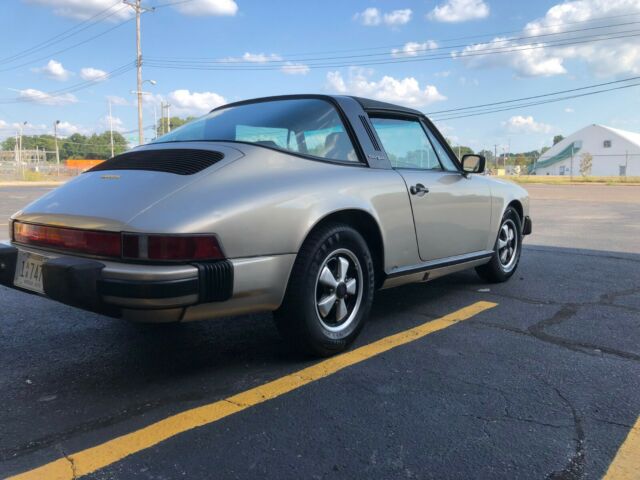 Porsche 911 1977 image number 32