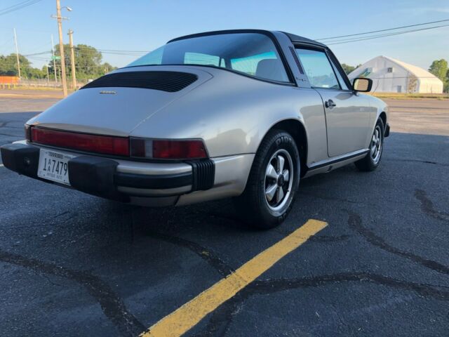 Porsche 911 1977 image number 7