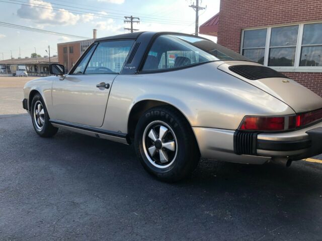 Porsche 911 1977 image number 8