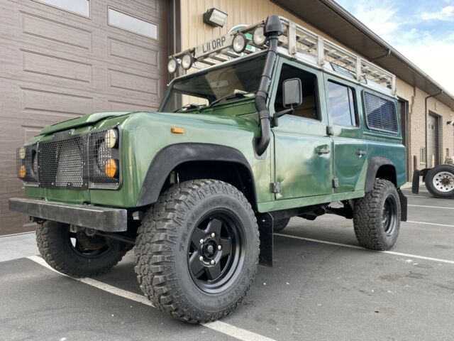 Land Rover Defender 1900 image number 0