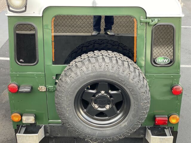 Land Rover Defender 1900 image number 14