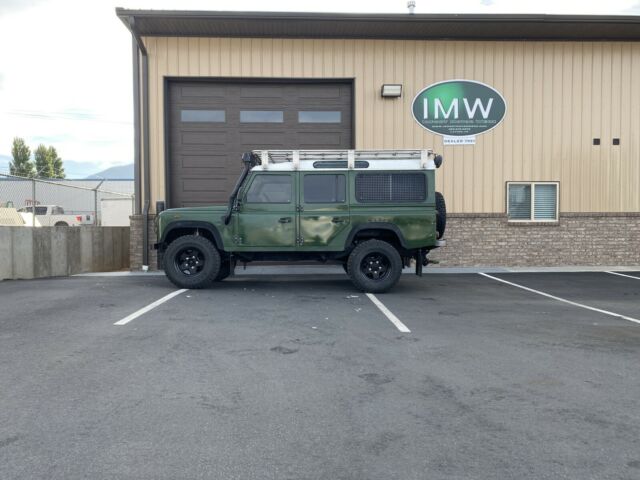 Land Rover Defender 1900 image number 17