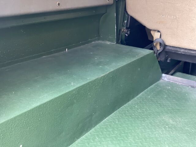 Land Rover Defender 1900 image number 19