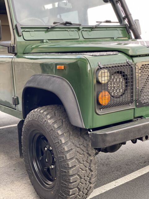 Land Rover Defender 1900 image number 2