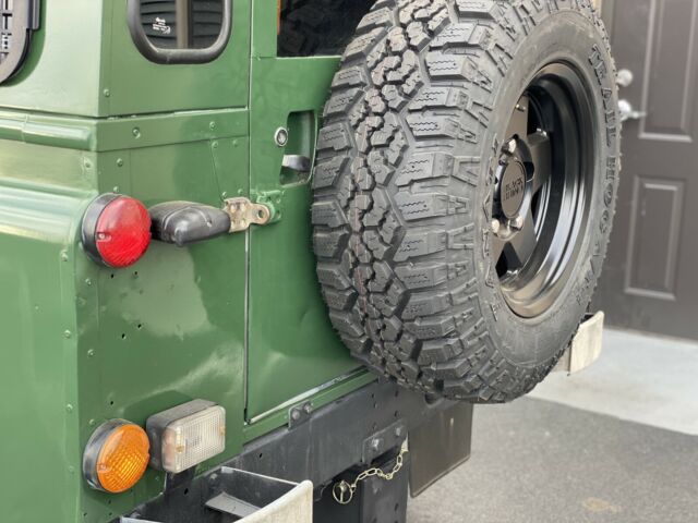 Land Rover Defender 1900 image number 20
