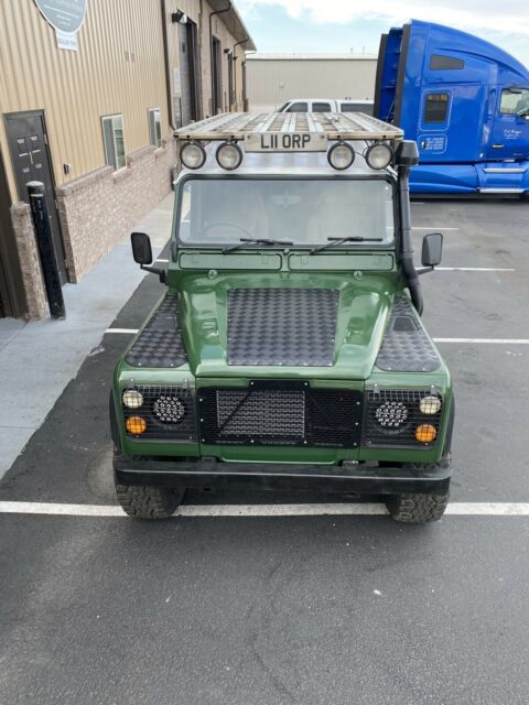Land Rover Defender 1900 image number 28