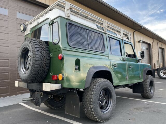 Land Rover Defender 1900 image number 34