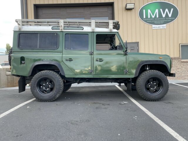 Land Rover Defender 1900 image number 36