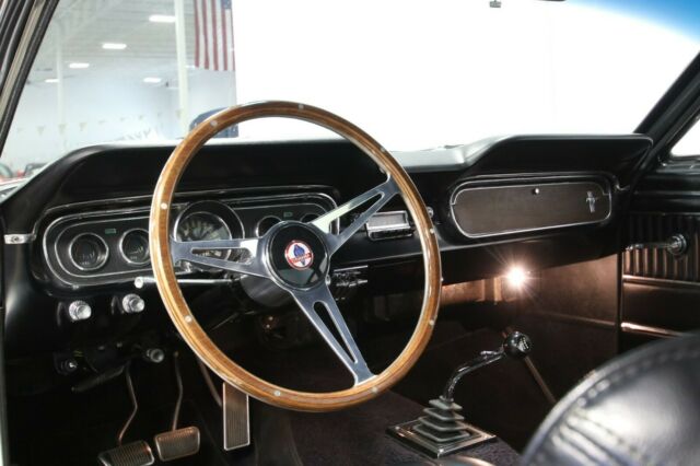 Ford Mustang 1965 image number 6
