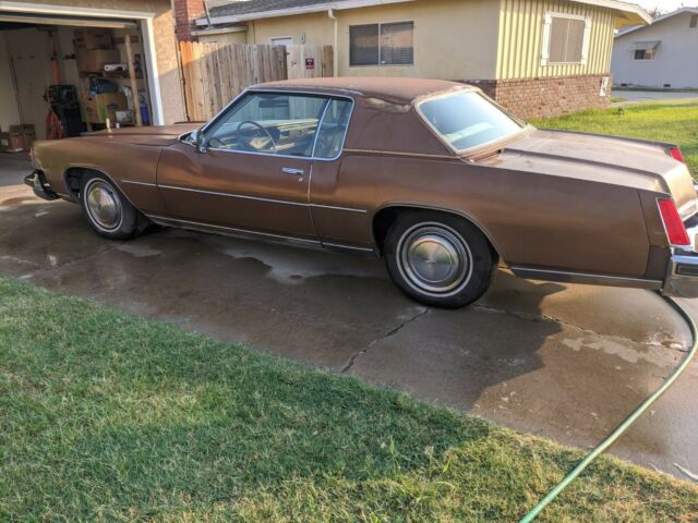 Oldsmobile Toronado 1974 image number 2