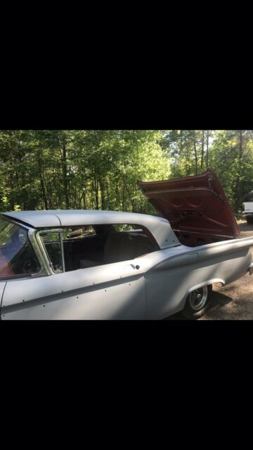 Ford Galaxie Skyliner 1959 image number 7