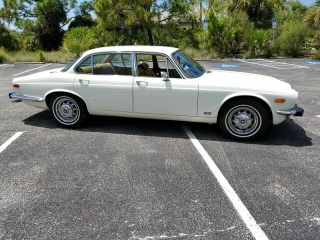Jaguar XJ6 1974 image number 0
