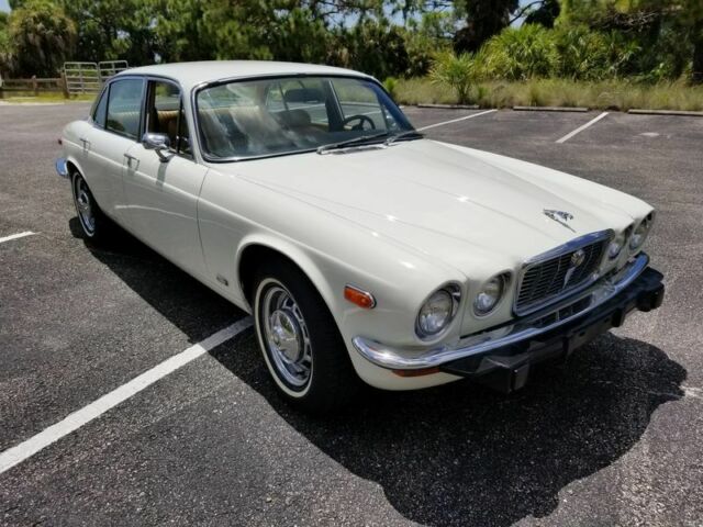 Jaguar XJ6 1974 image number 15