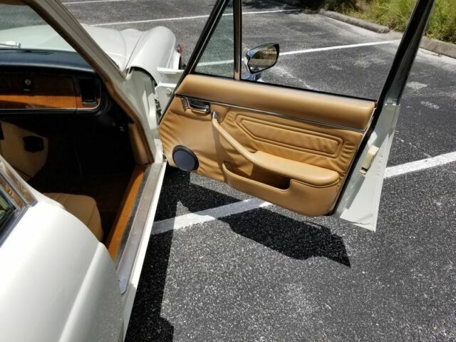 Jaguar XJ6 1974 image number 18