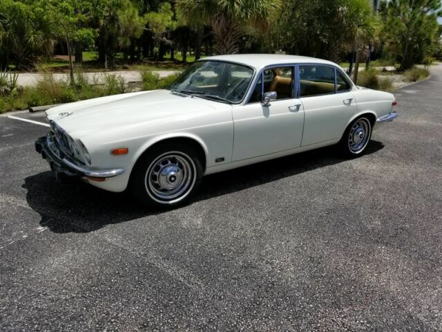 Jaguar XJ6 1974 image number 26